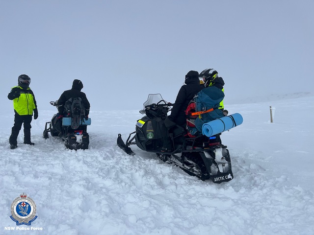 Hikers Rescued 1 Snow Cred NSWpolice 1